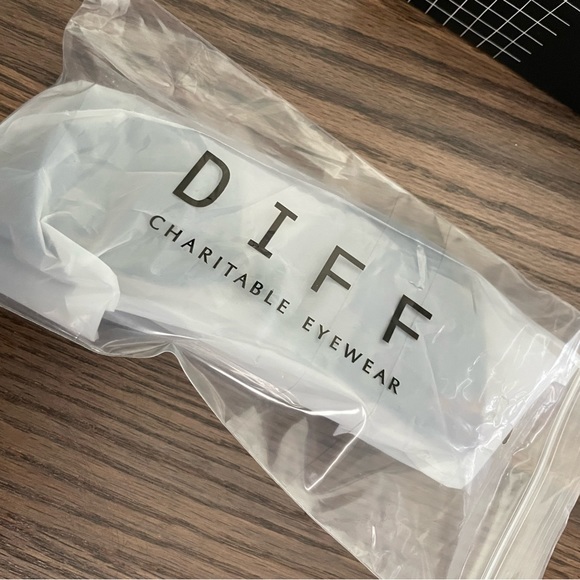 DIFF sunglasses - Picture 7 of 8